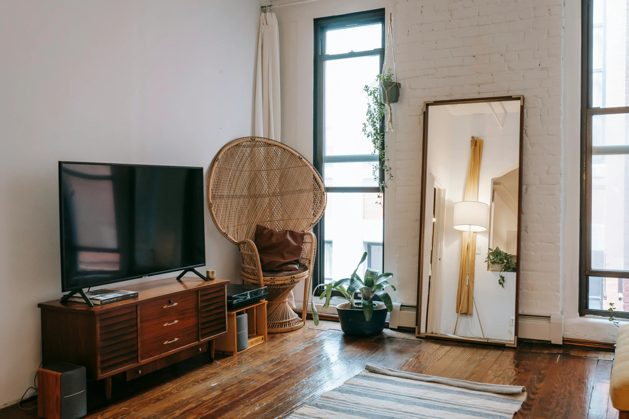 10 Creative Living Room Designs for Small Spaces