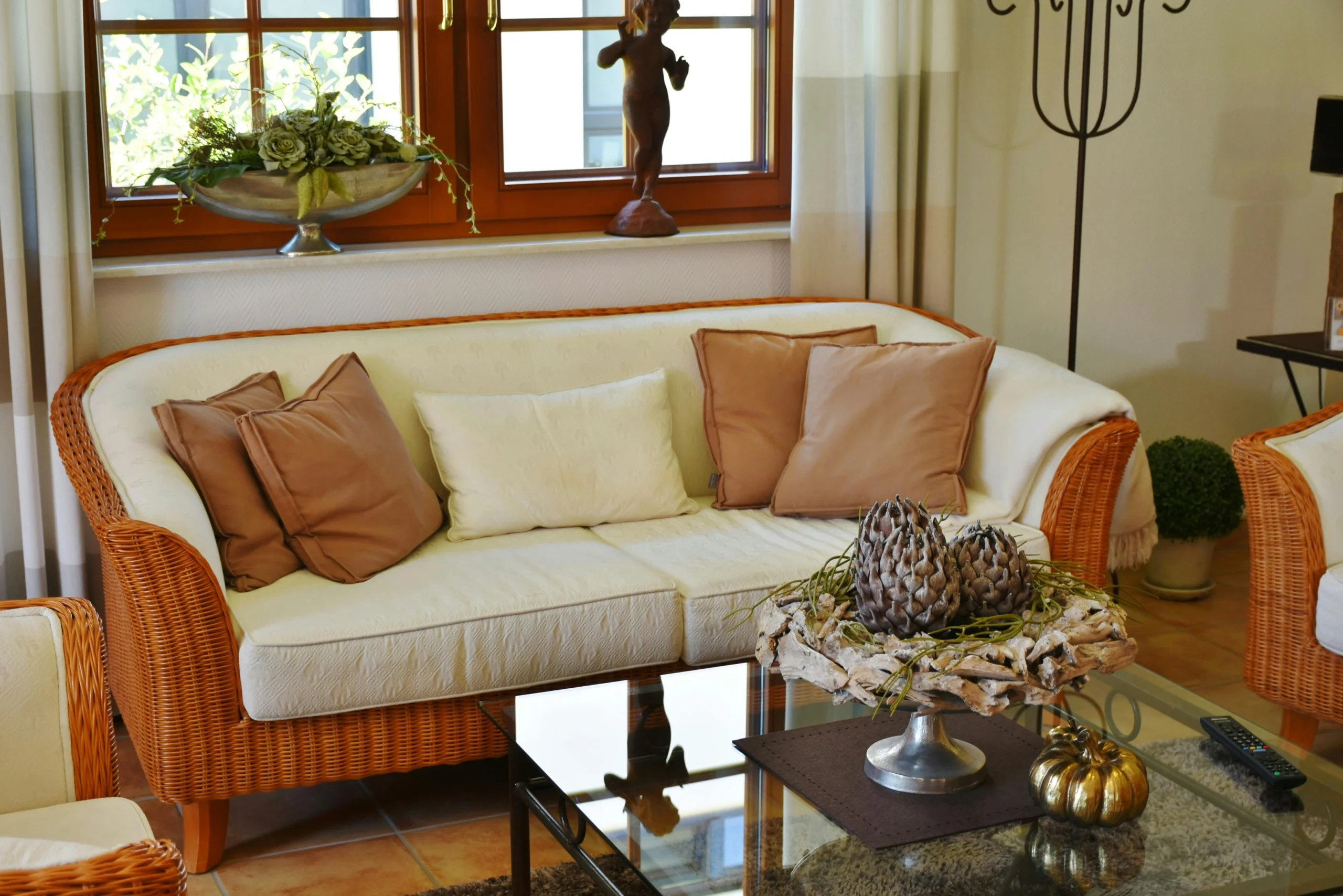 10 Creative Living Room Layouts You Can Try