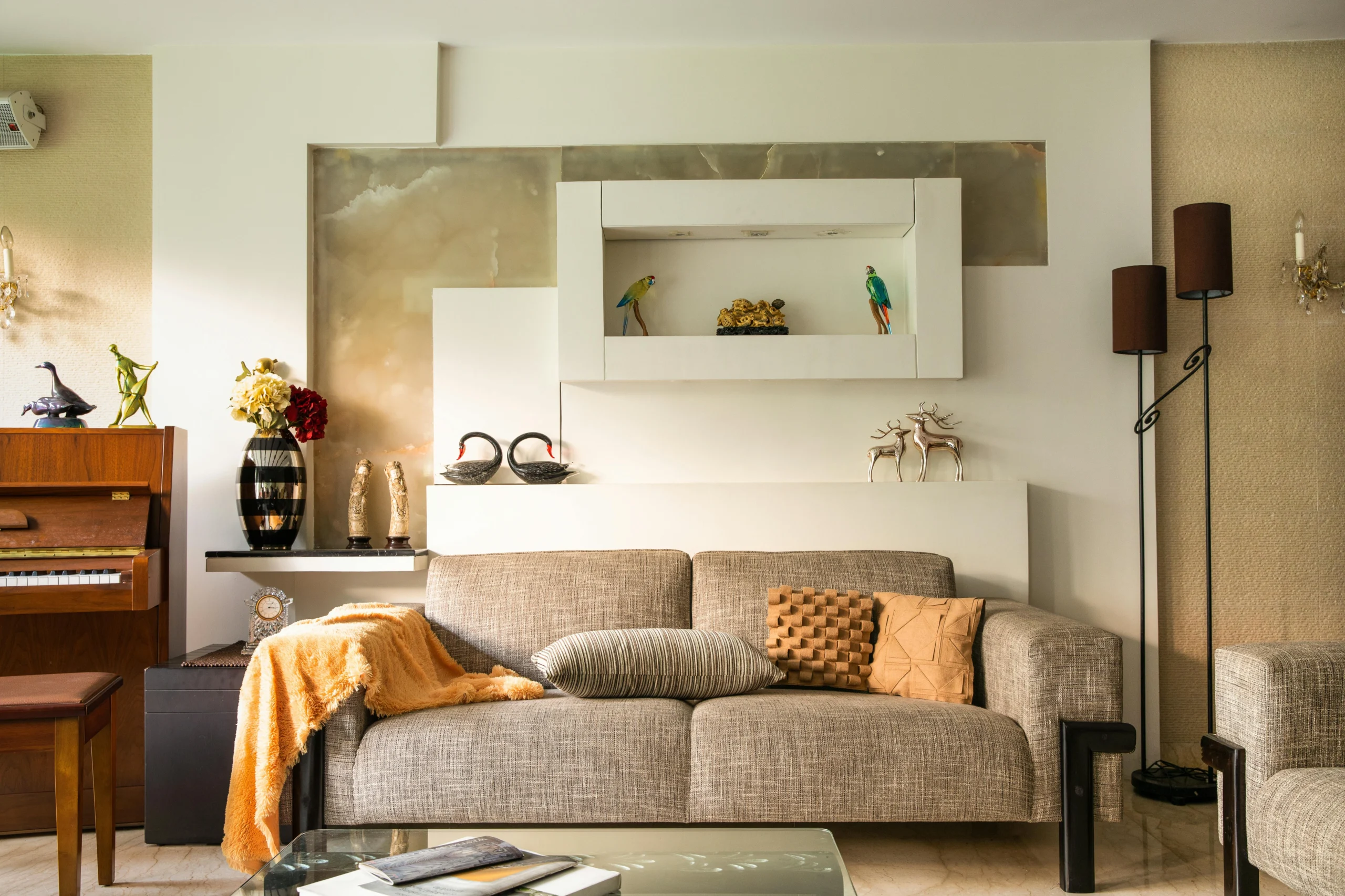 10 Eclectic Living Room Inspiration That Mixes It All